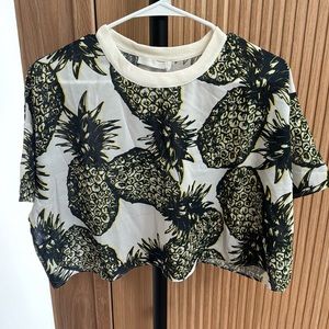Zara cropped lightweight Pineapple top! Super chic and cute. NWT size Medium.